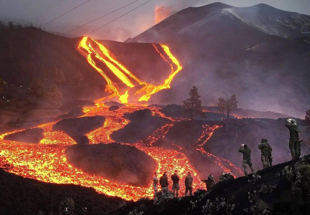 如火龍入海覽火山奇觀