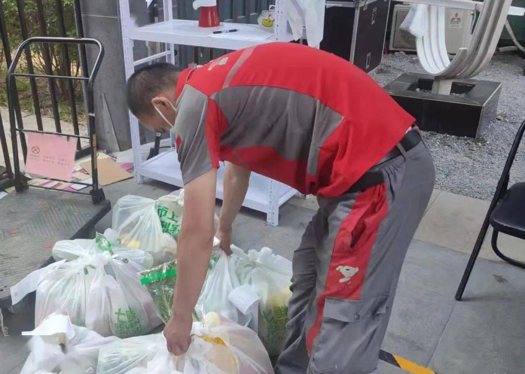 50名京东快递小哥组成"保供突击队",支援长阳抗疫保供一线_房山_保障
