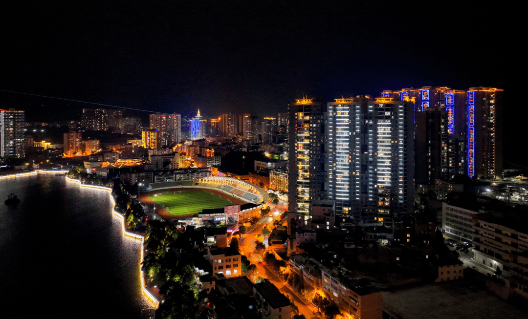 个旧的夜景很美背后的掌灯人更美