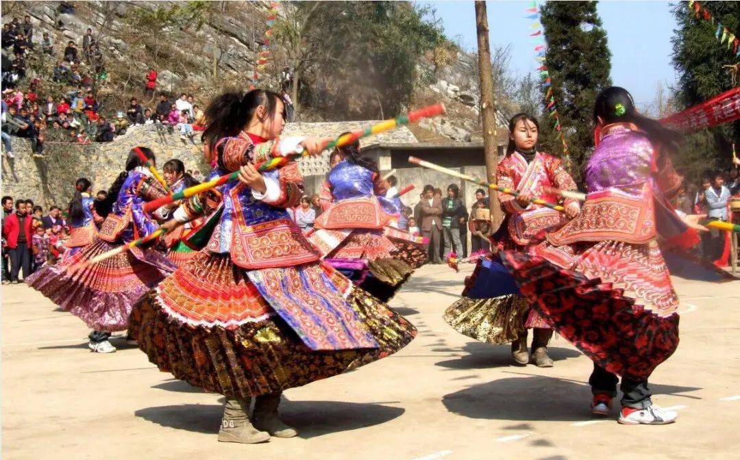 关岭自治县苗族花棍舞