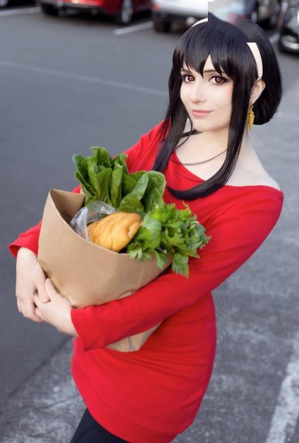 藏不住的好身材!新西兰正妹《间谍过家家》约尔cos