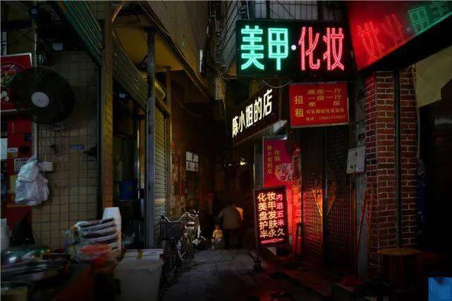 棠东巷子里面图片