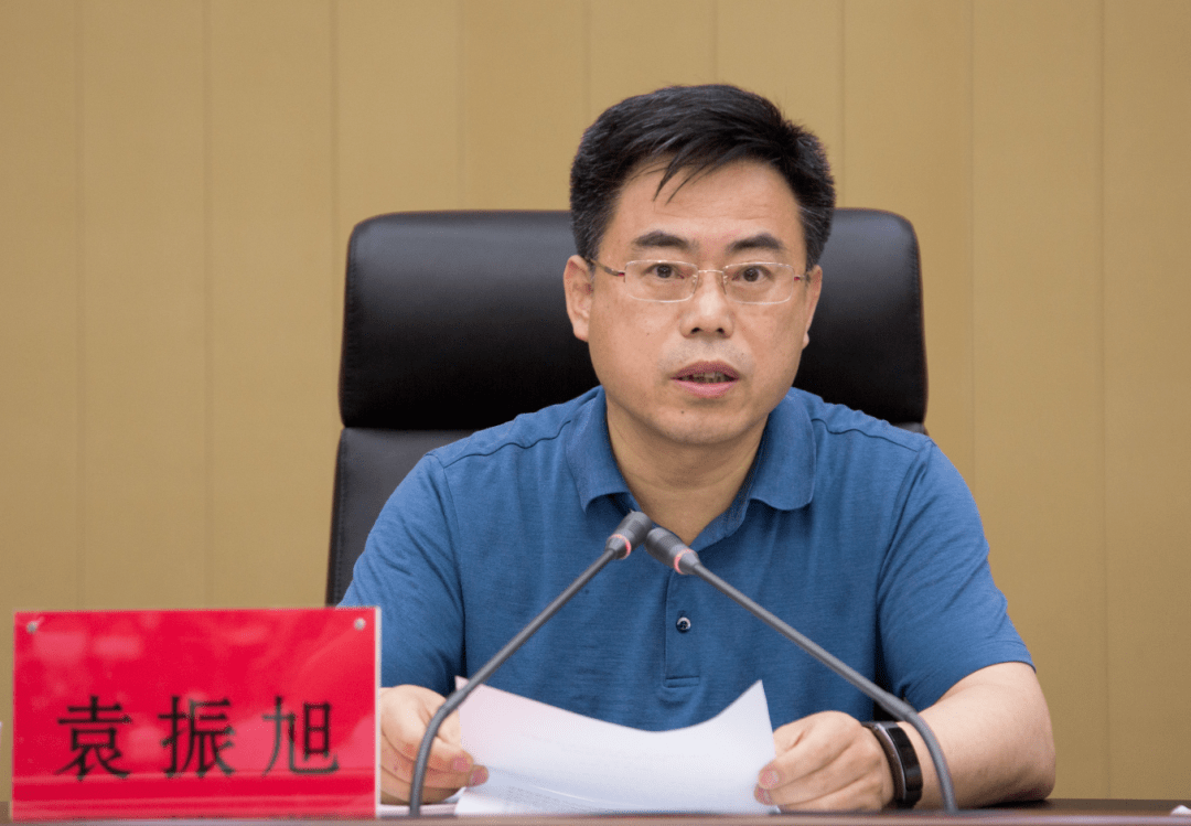 市五届人大一次会议代表议案建议集中交办会召开