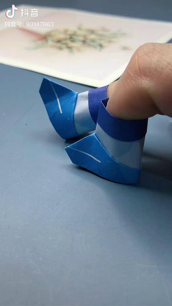 一看就会折的小靴子创意手工幼儿园手工折纸