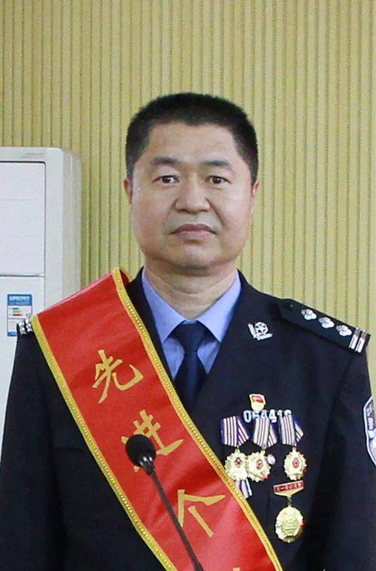 古华,男,50岁,柘城县公安局刑警大队大队长,曾荣立个人一等功1次,被省
