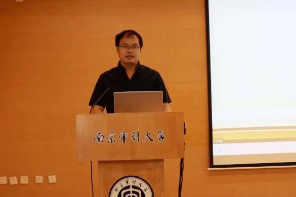 我校商学院王钦副教授及王智琴同学分别作为代表指导老师代表和参赛