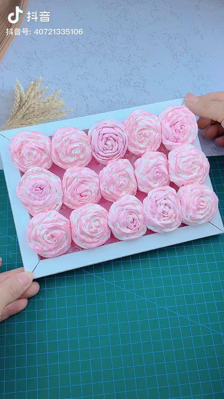 用纸巾做朵永不枯萎的玫瑰花快你最重要的人给你做折纸手工手工diy