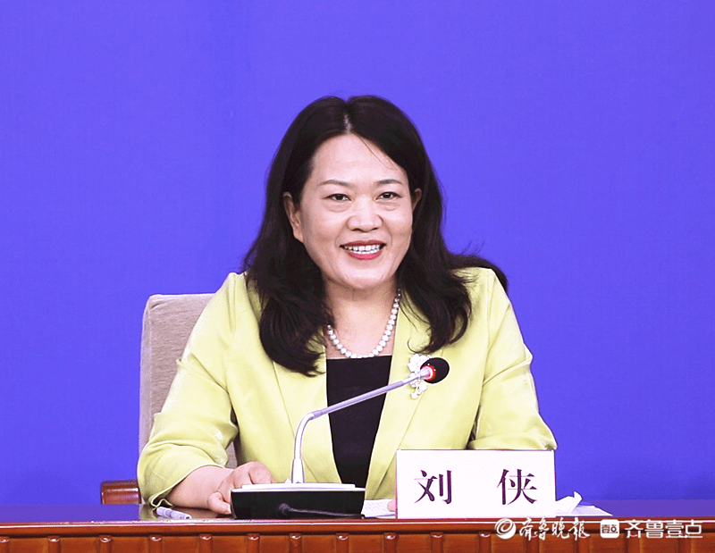 枣庄市委副秘书长,网信办主任刘侠就基地建设的有关情况作简