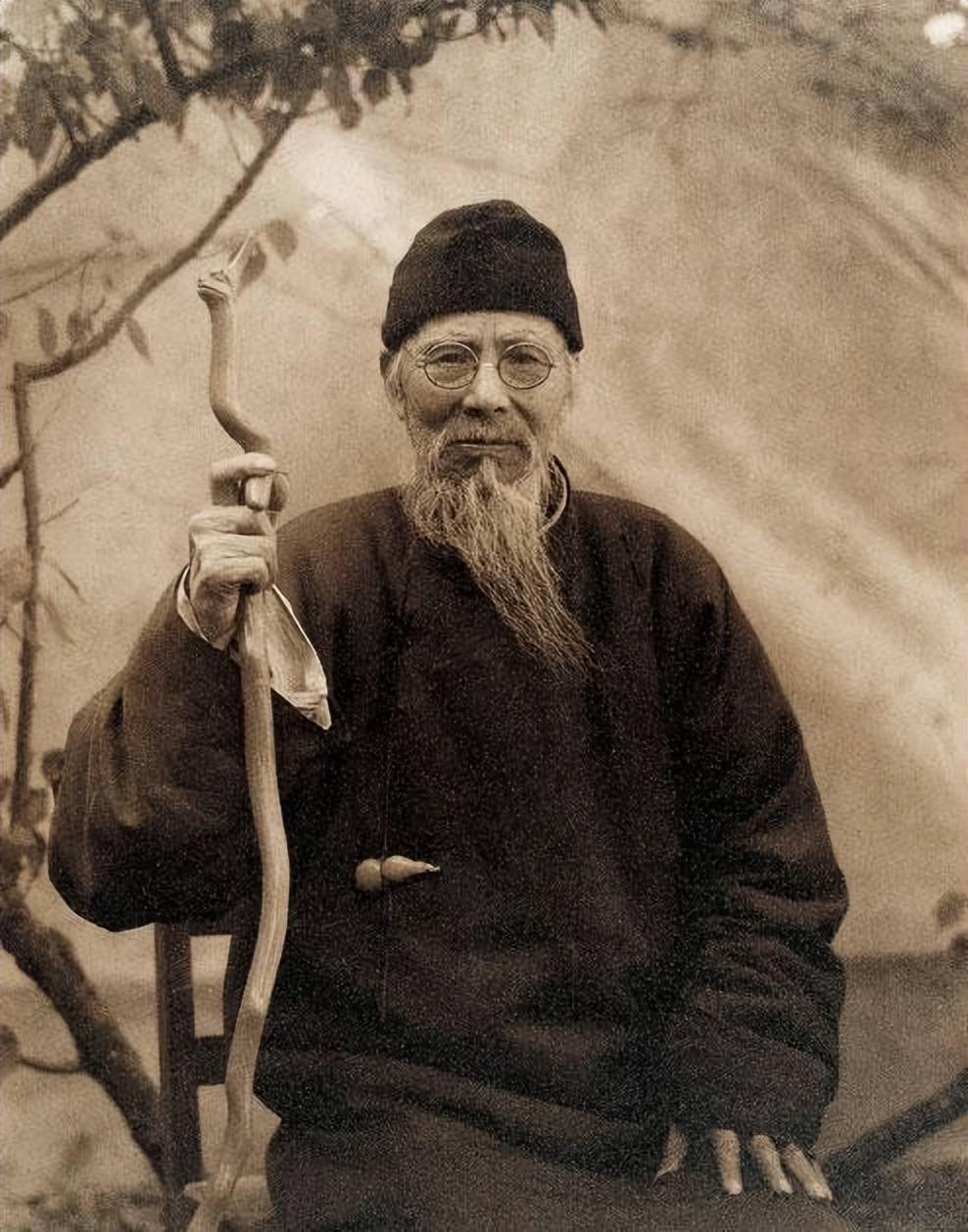 88岁的齐白石也追星初见就握住新凤霞的手不松开她生得好看