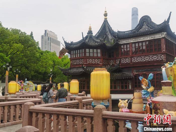 （上海战疫录）上海豫园商城恢复线下营业 多家“老字号”与市民重相聚