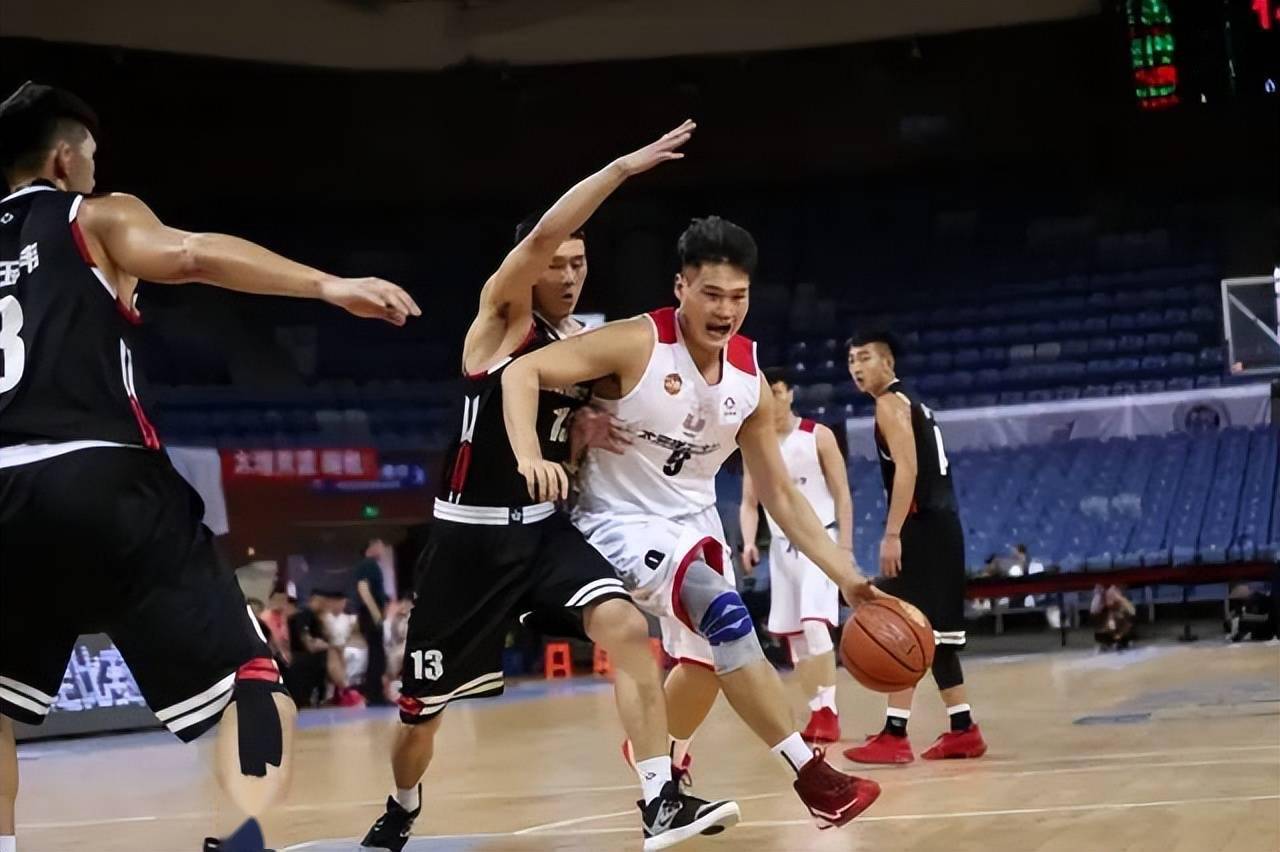 毕业于潍坊一中,是谢立石的师弟.