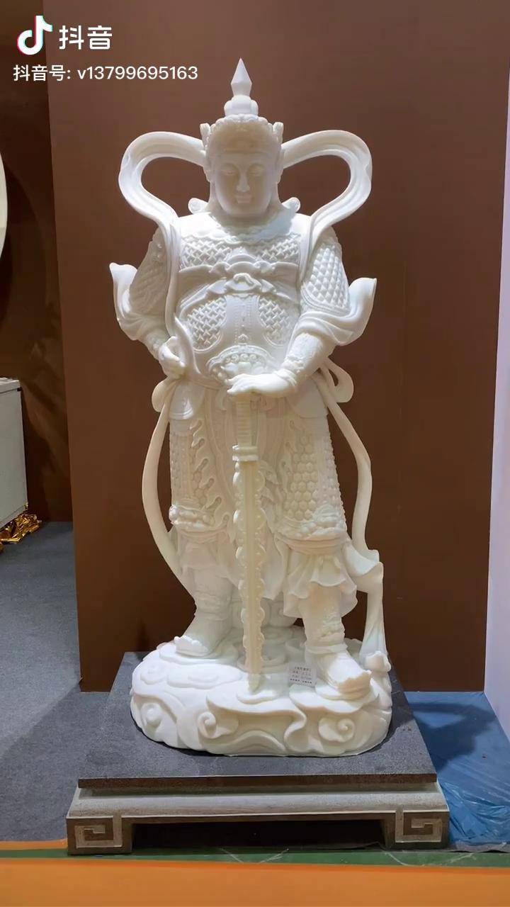 韦陀菩萨天然汉白玉手工雕刻工匠精神手艺人韦陀菩萨汉白玉手工雕刻