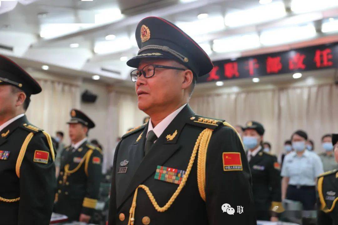 第903医院隆重举行文职干部改任军官授衔仪式_军衔_余政委_荣光