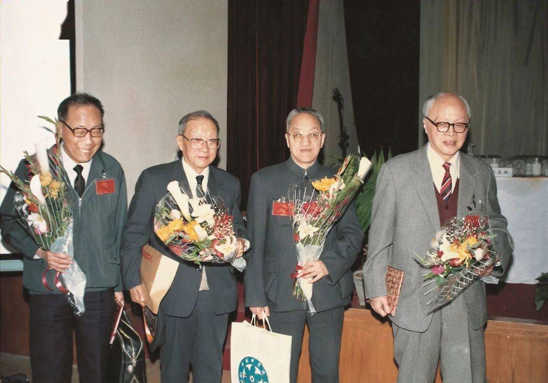照片中是1986年3月向中央提出发展高技术建议 (即 "863"计划)的四位