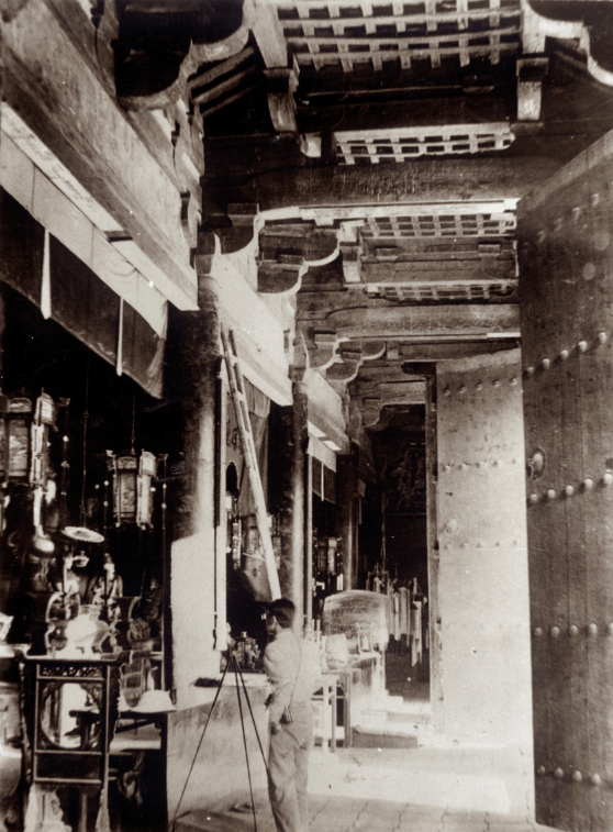 1937年 山西榆次永寿寺雨花宫考察林徽因1936年 河北磁县南响堂山石窟