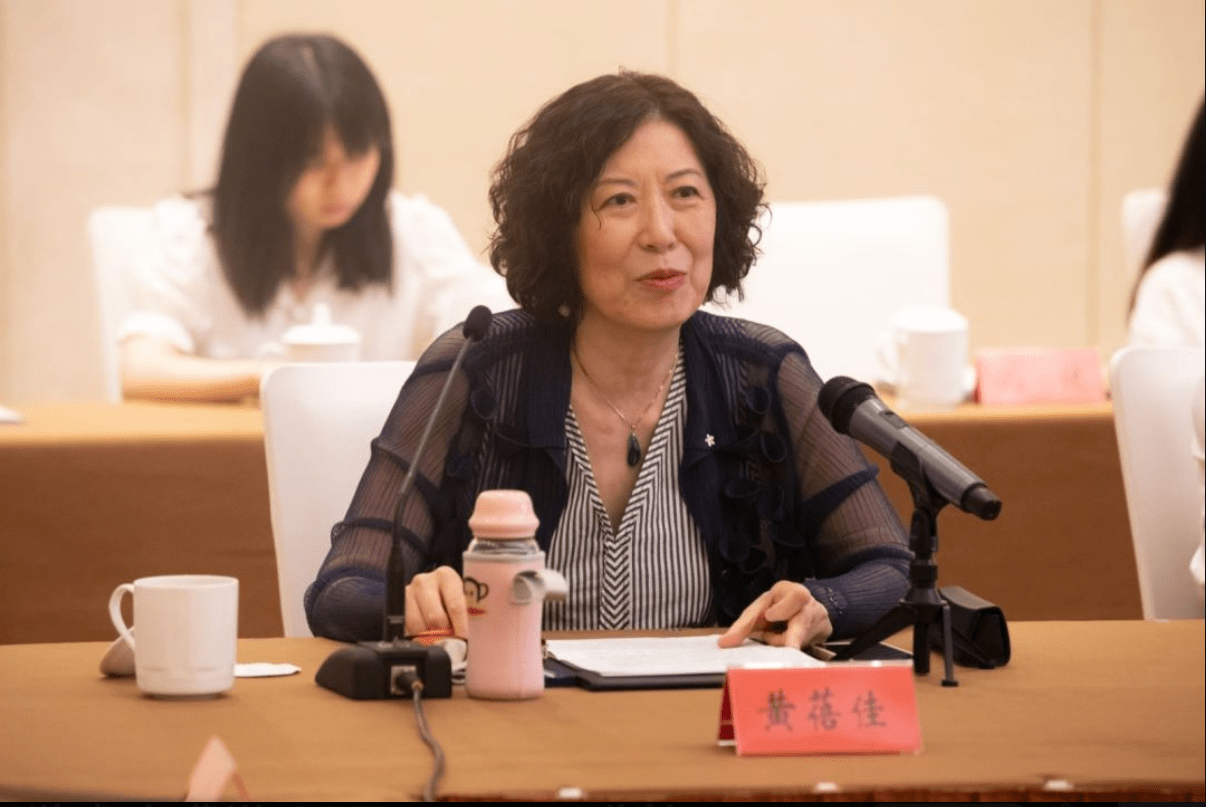 文学界致敬黄蓓佳“从艺”50周年:她将被一代代儿童阅读_世界_成人_问题