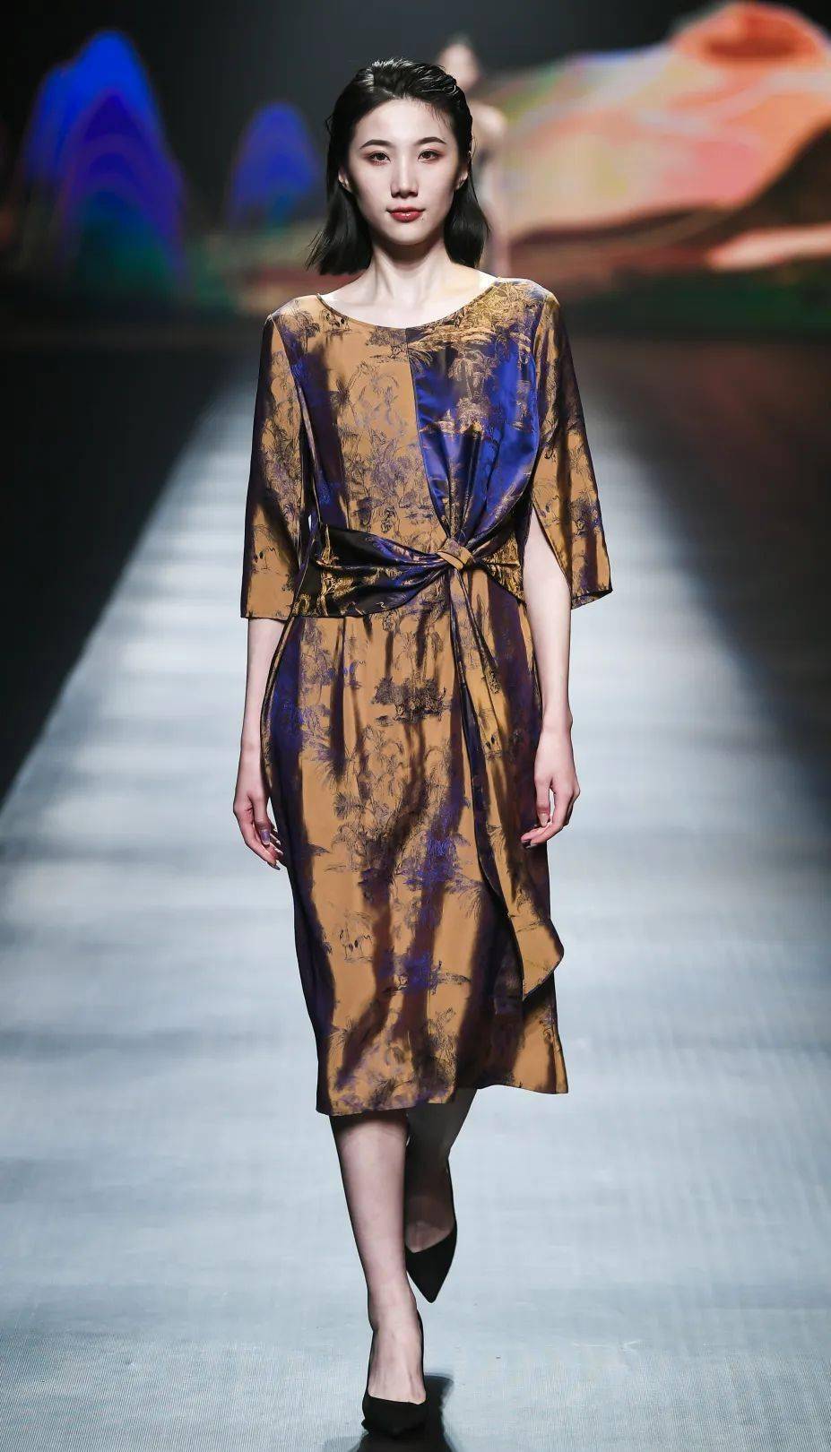 兰悦东方禧媚莲依植物染丨香云纱的新中式时尚大秀