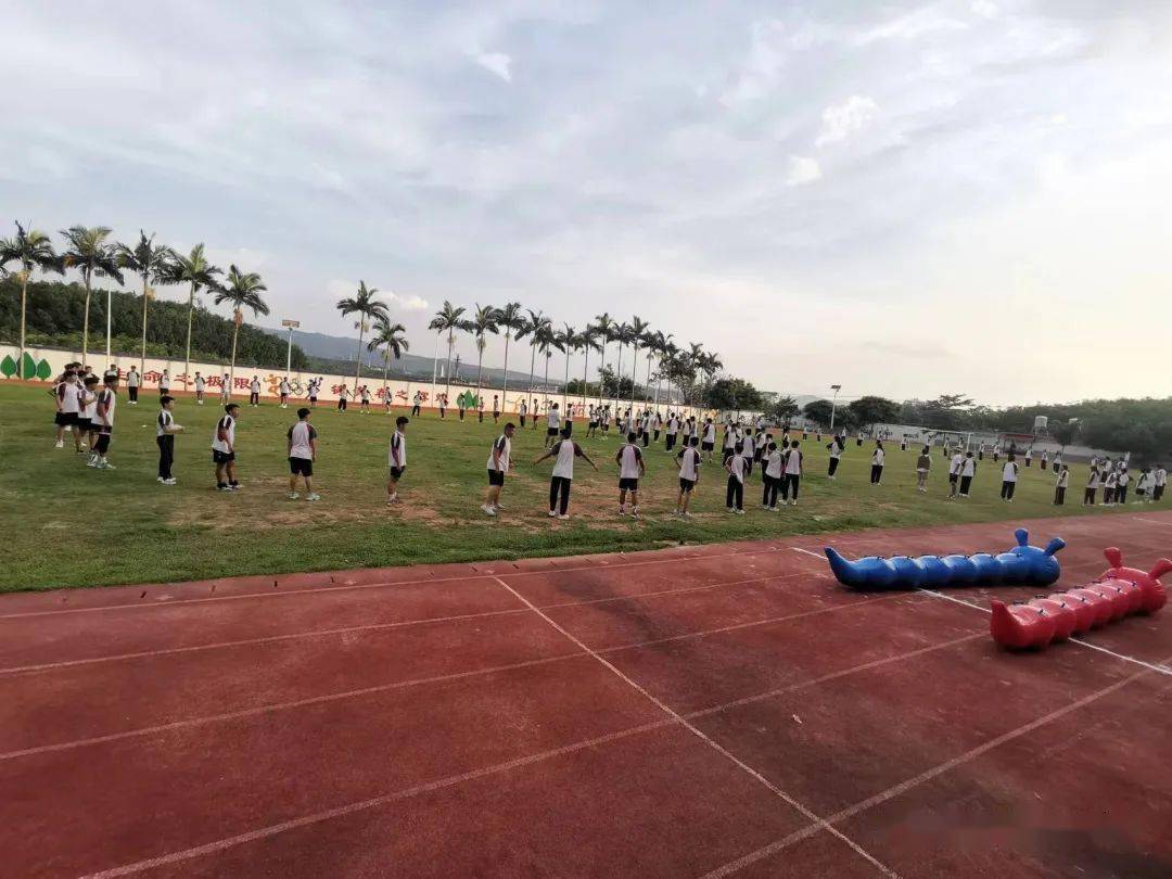 趣味减压调状态 | 勐腊县第二中学学生轻松备战 迎高考_活动_同学