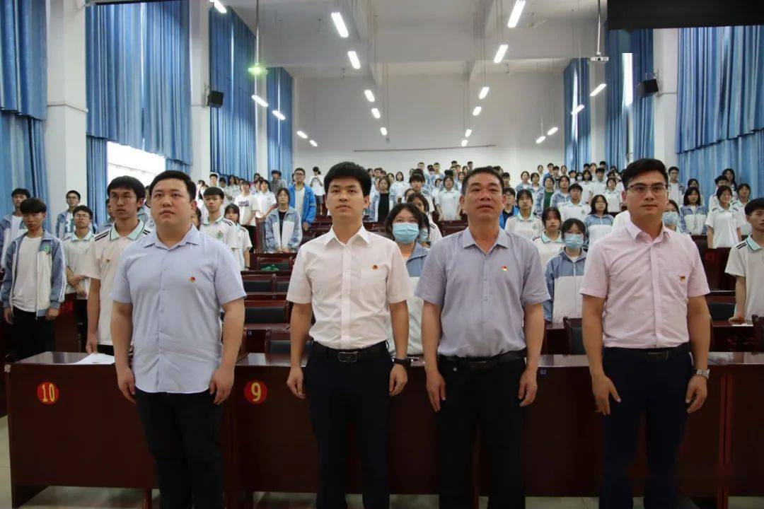 喜迎二十大永远跟党走奋进新征程天峨县高级中学举行2022年春季学期