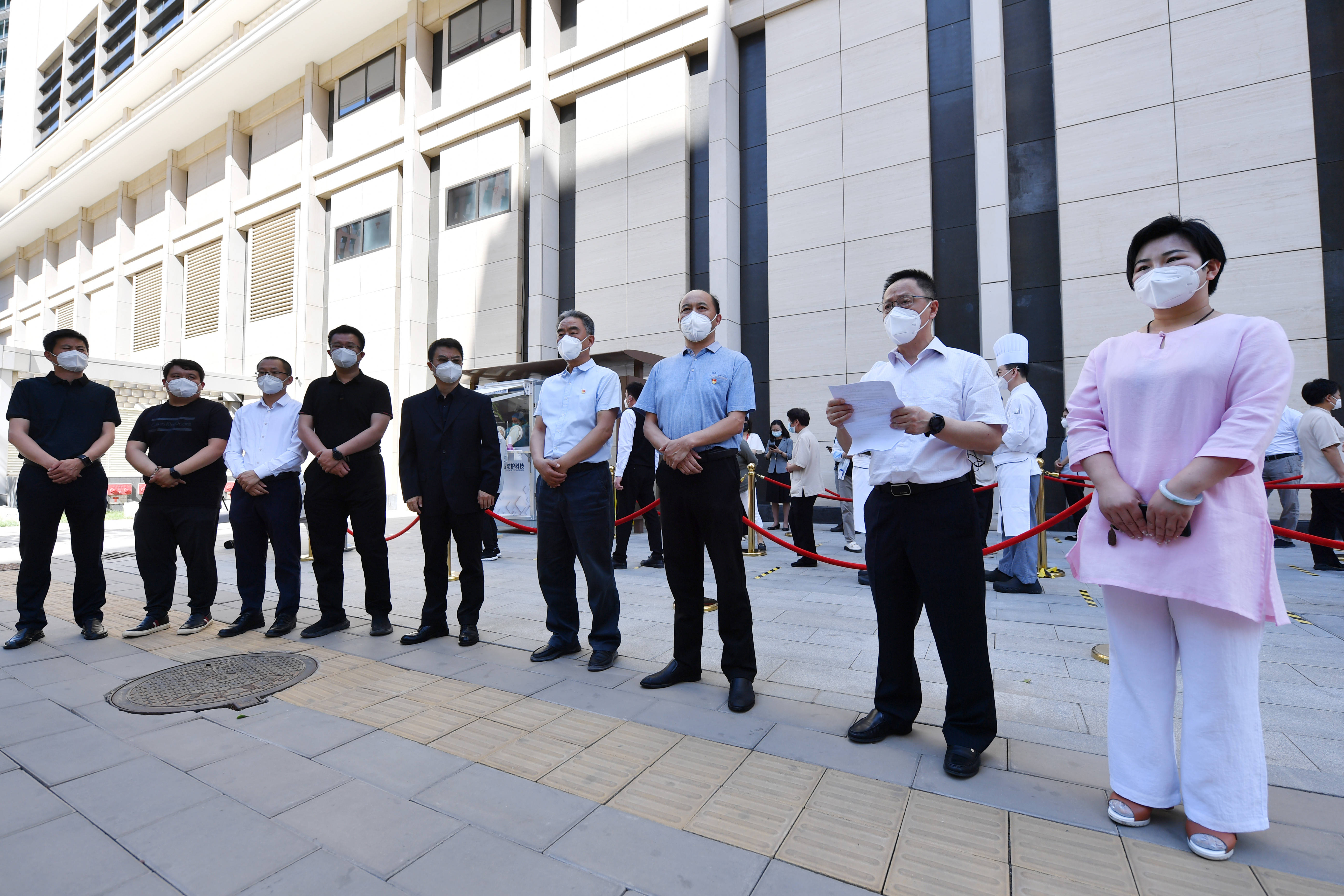 建外街道办事处副主任李明,北京铠钺防护科技有限公司总经理薛裕平