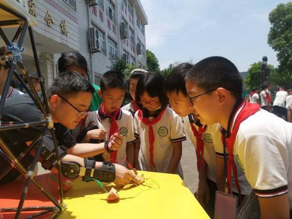 東陽市畫水鎮中心小學:繽紛科技節 點燃科技夢_實驗_科學_塔臺