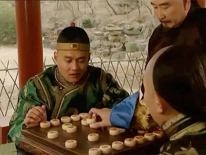 侍卫下棋赢了皇帝却惨死棋盘前康熙说了8字成千古名言