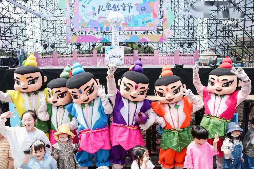 每天14:30 梦想大道-水舞台葫芦兄弟每天11:00 极速运动营黑猫警长