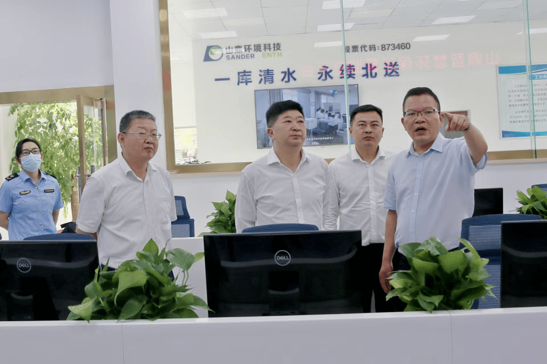 下基层察民情解民忧暖民心①市生态环境局党组书记蓝劲松深入企业开展