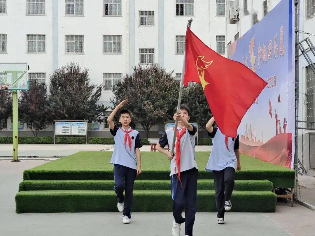 5月27日,滑县产业集聚区英民小学举行"喜迎二十大争做好队员"新队员