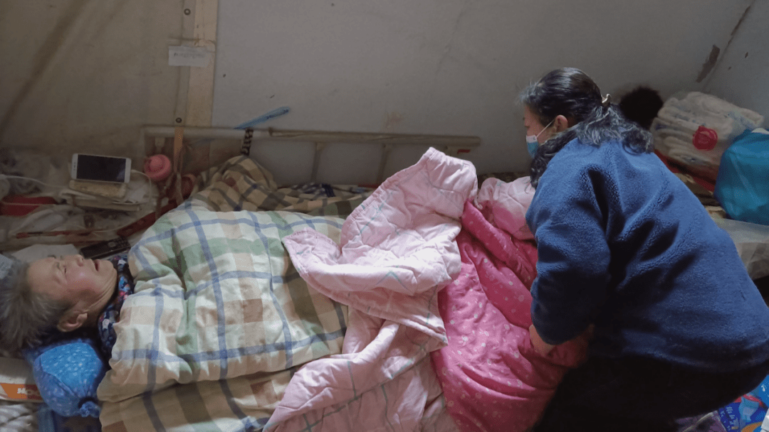 孤寡老人卧病在床多方联动真情暖心