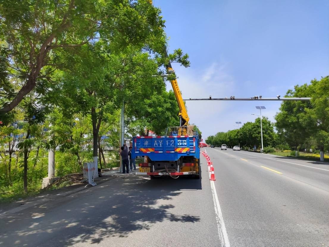 据了解,津围公路作为交通主干道,大车,货车较多,路况复杂,特别是金锚