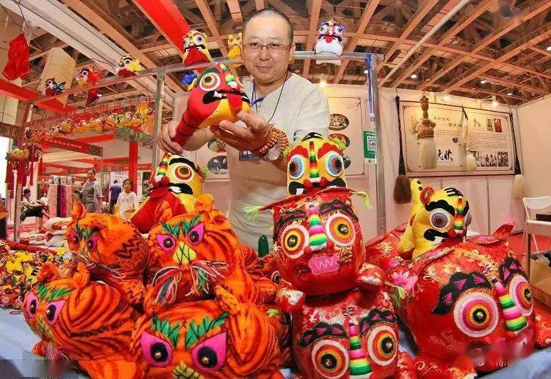 李世宁 布老虎,布猴等传统布艺展示体验展览三王倩倩剪纸王倩倩,女