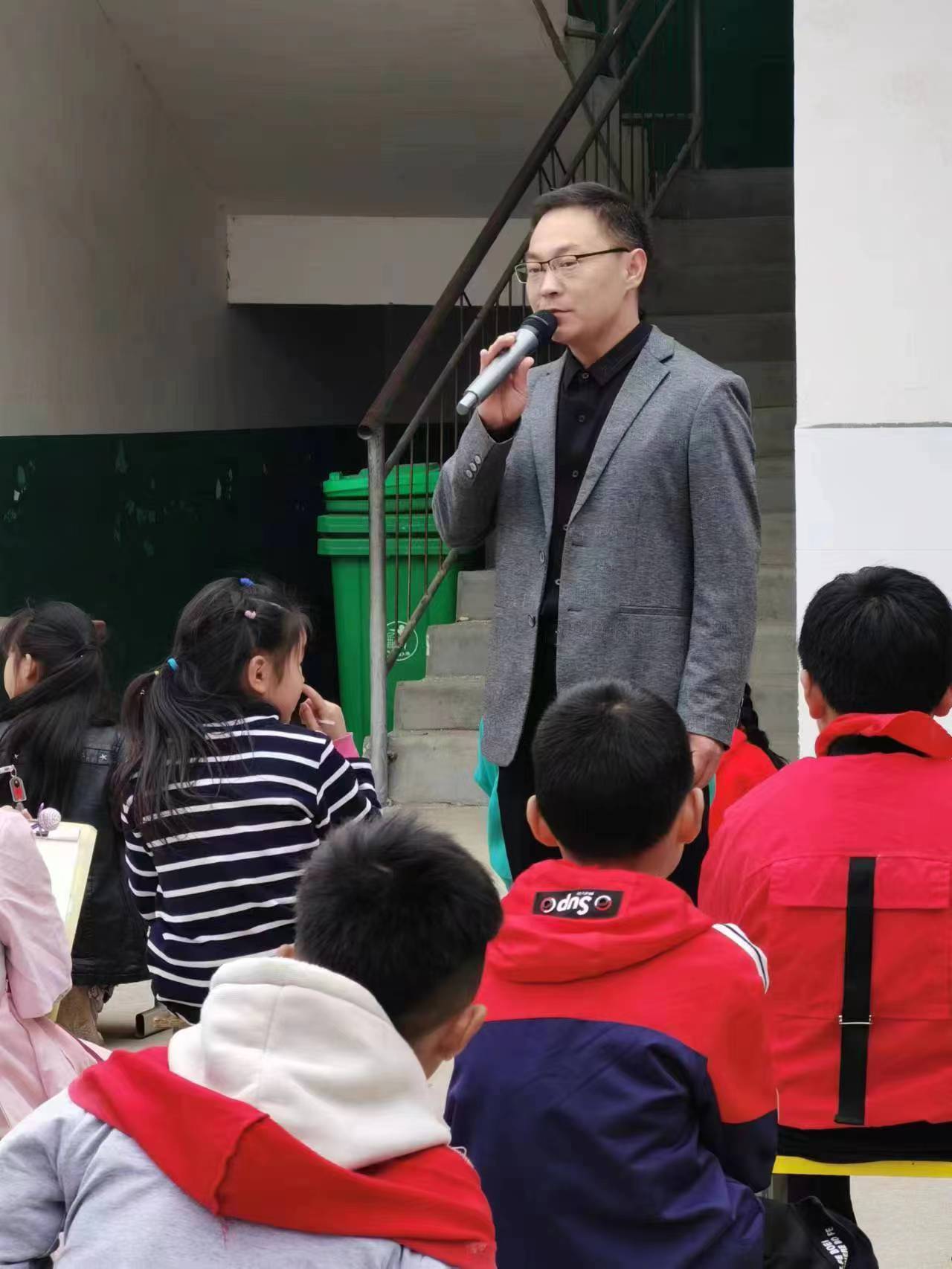 方城县博望镇安全教育进课堂平安通行系民心