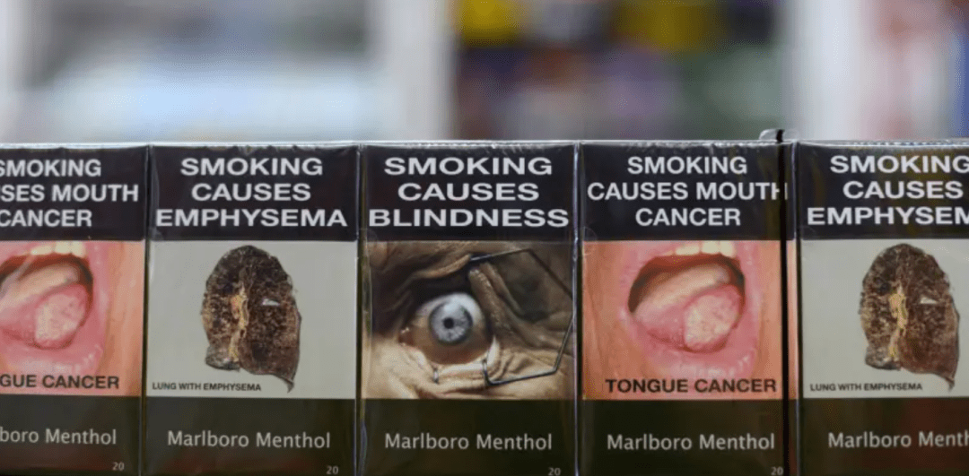 烟盒上吸烟有害健康图片