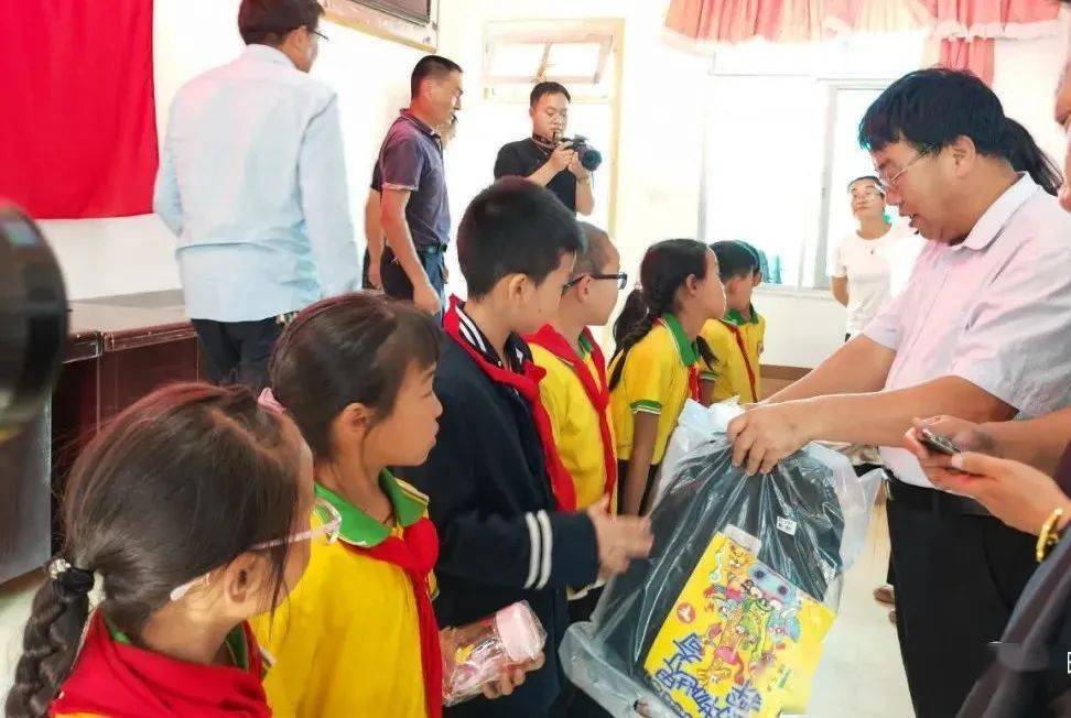 温暖童心守护成长祥云南涧两县开展留守困境儿童慰问活动
