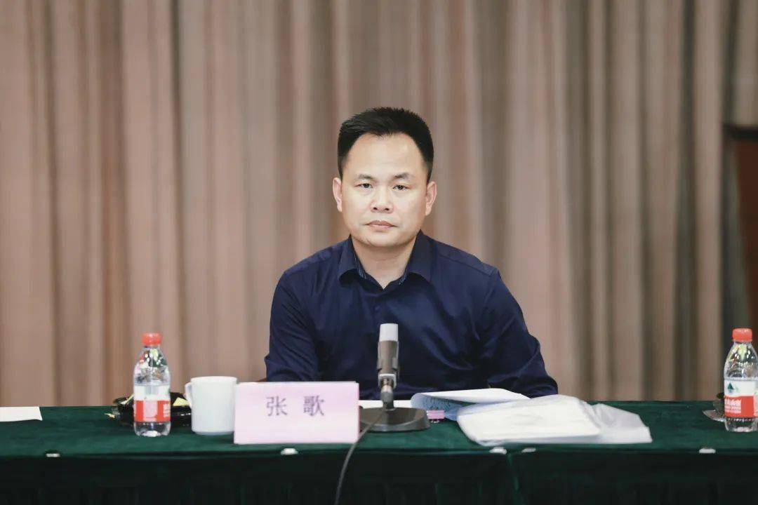 浙江省委宣传部文艺处四级调研员张歌评委们非常慎重地给出了自己的