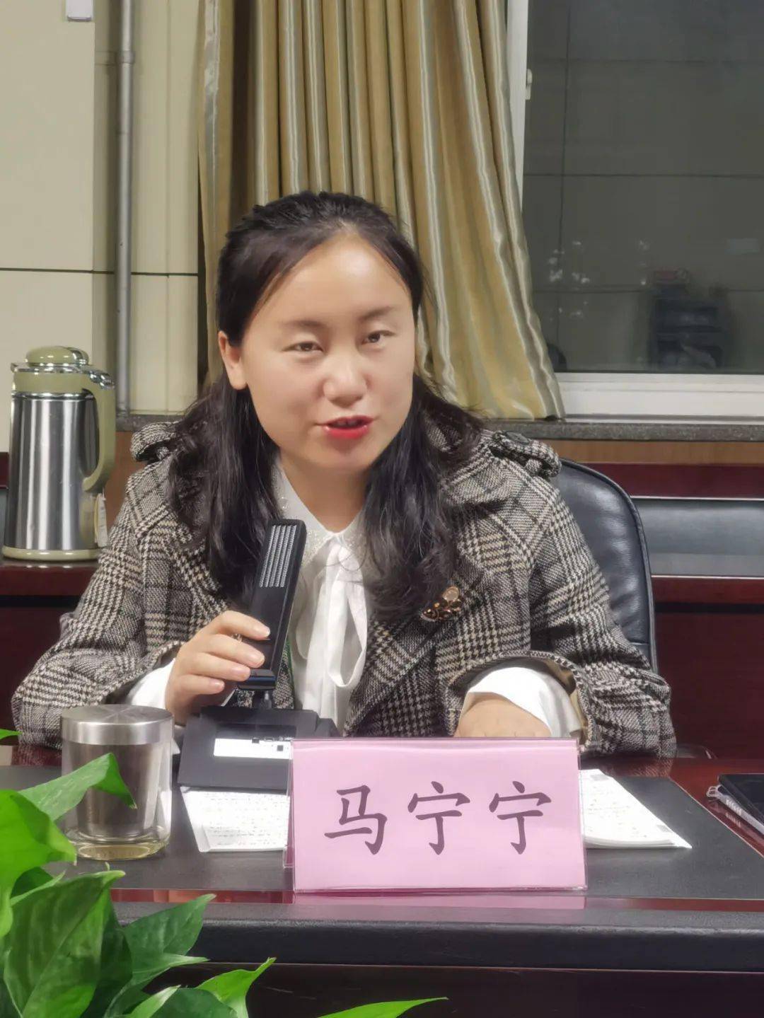 赞赞赞关注2022齐鲁最美教师请为我校马宁宁老师点赞