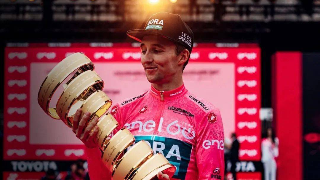 2022环意大利自行车赛jaihindley捧起无尽之杯