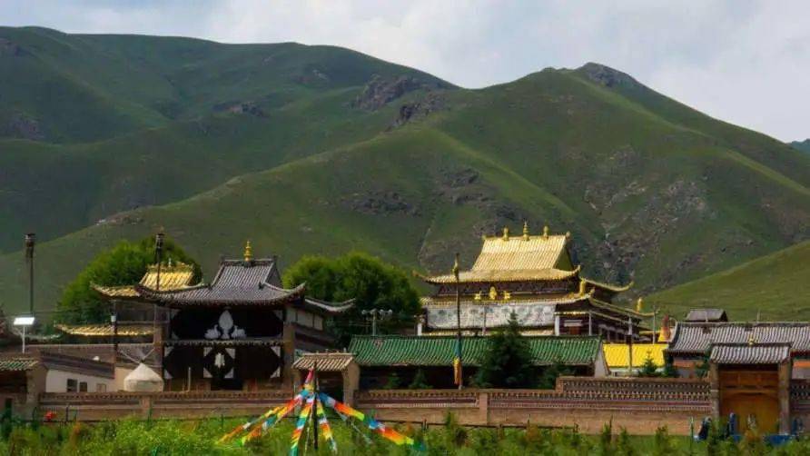 刚察大寺经历过往沧桑依旧美丽坚韧