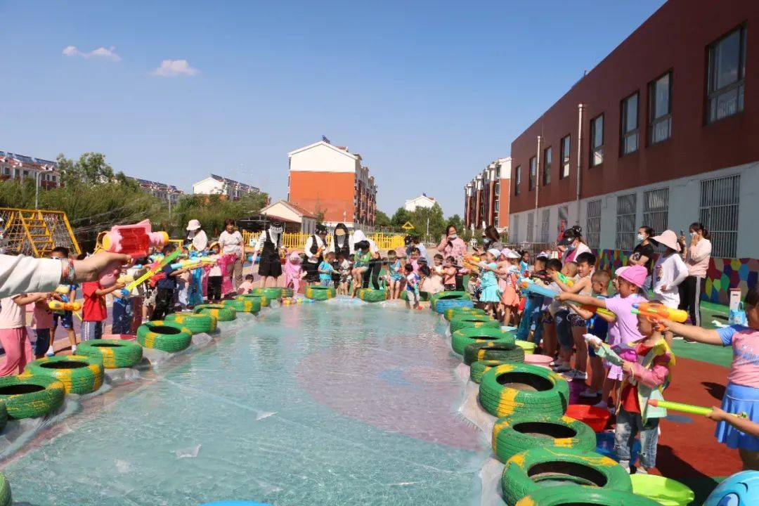 永安镇惠鲁幼儿园开展六一系列活动清凉一夏水枪大战水上游戏活动