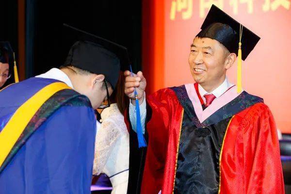 我校举行2022届毕业典礼暨学位授予仪式_留安_毕业生_人生