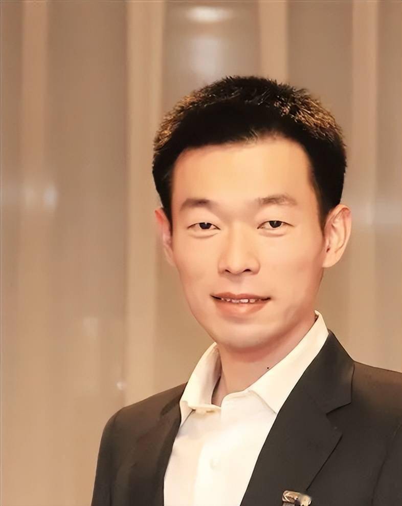 耶鲁大学毕业后拒绝百万年薪,回国拿1450工资的秦玥飞,现状如何_村民_