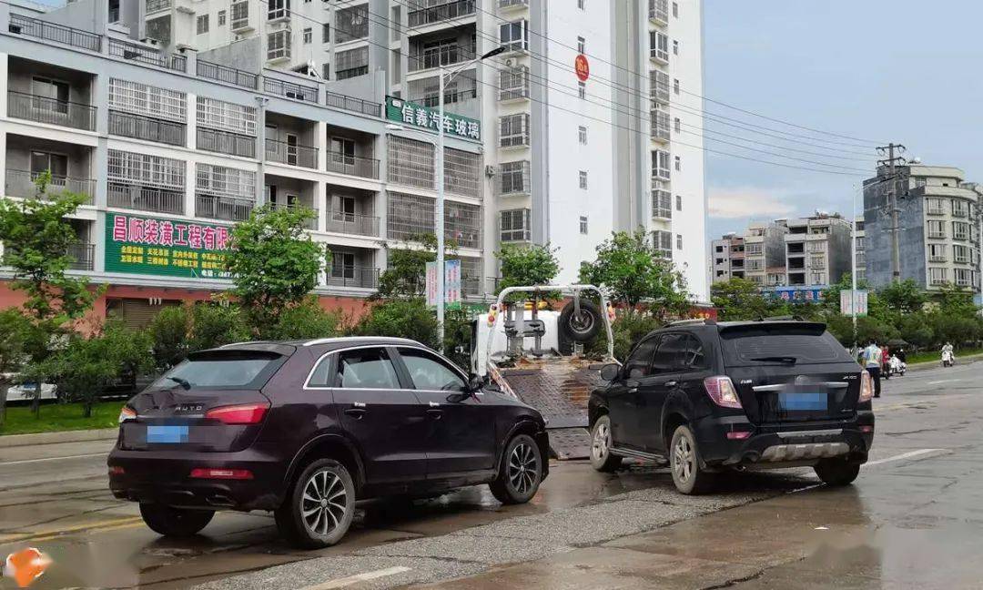 又一单浦北商业街路口两车相撞这类车祸时有发生