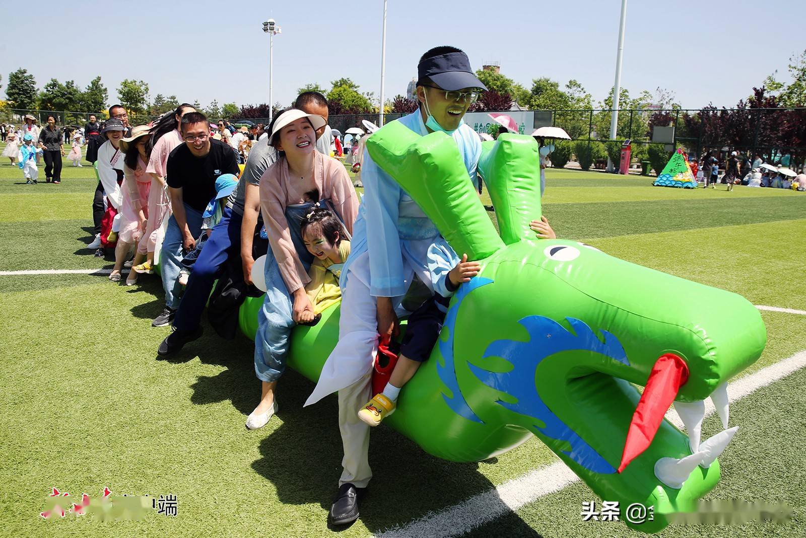 浓情端午亲子划龙舟活动让孩子们玩嗨了