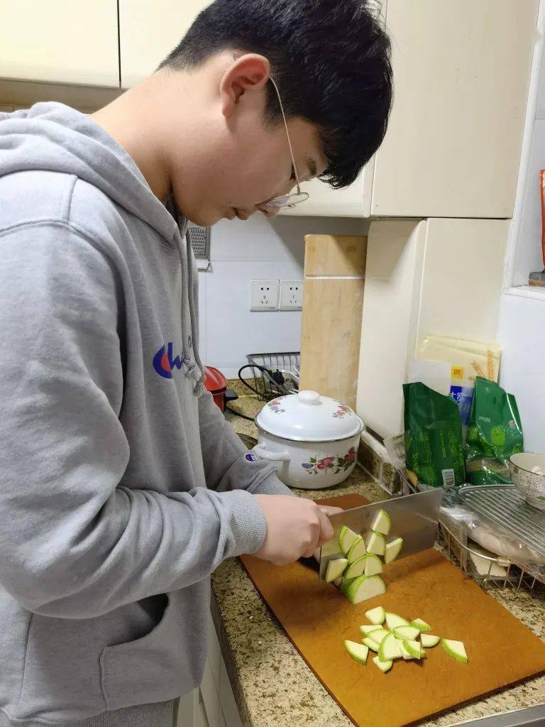 學生風采丨我勞動,我快樂:海實學生居家是這樣勞動的_教育_成長_發展