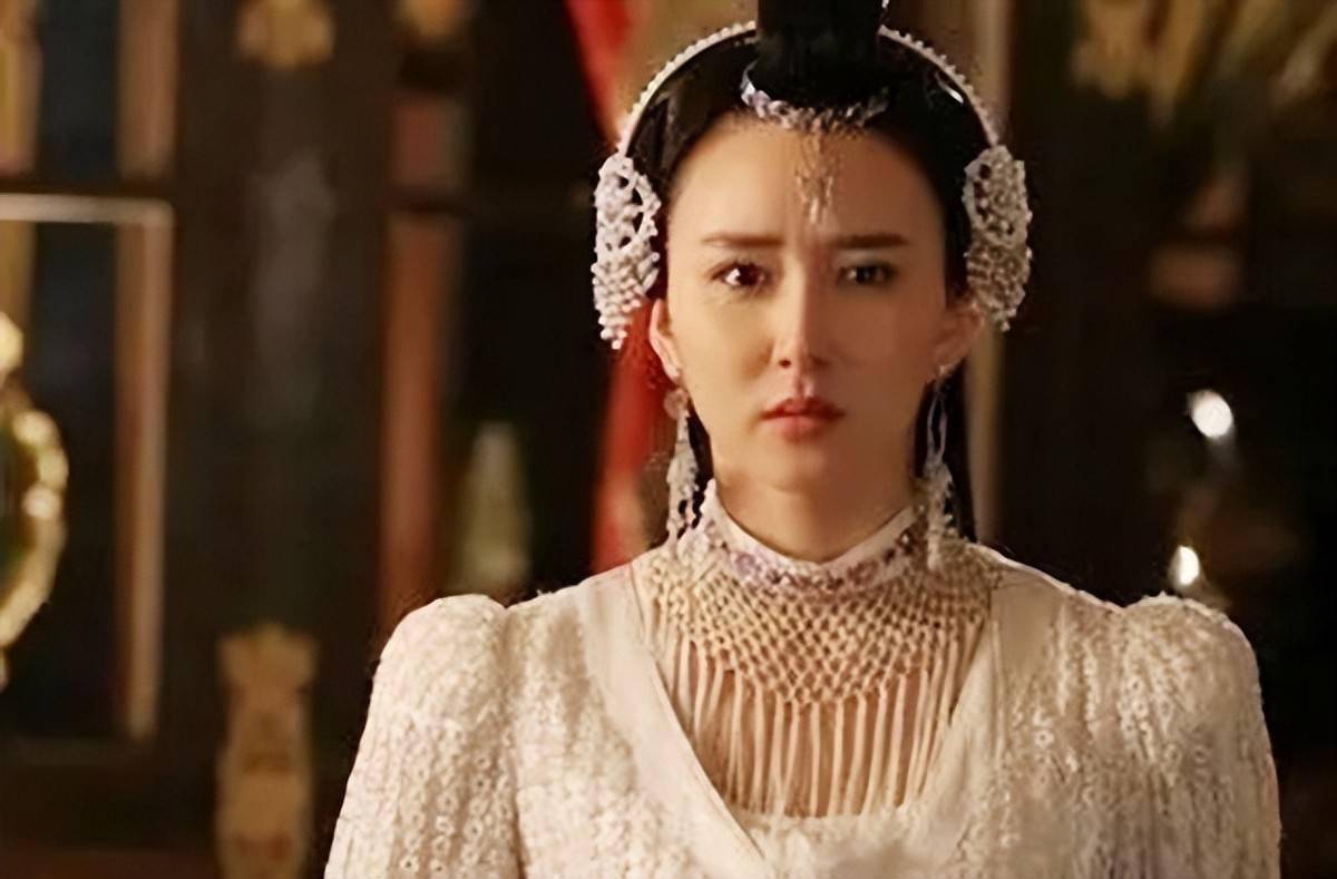 如《大旗英雄传》中妩媚动人的温黛黛,《风铃中的刀声》灵活结实的柳