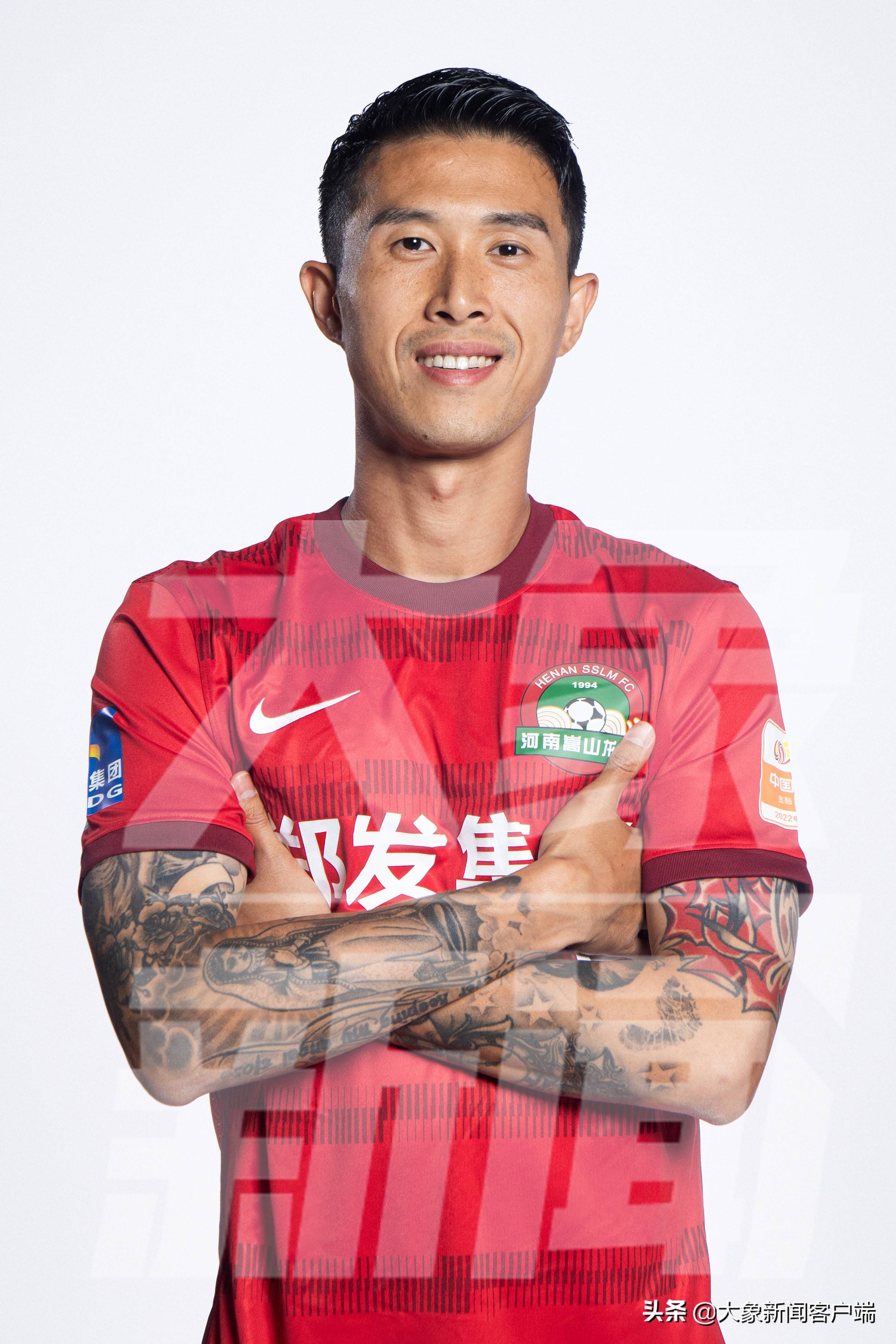 河南嵩山龙门足球队全体队员标准像公布球迷可收藏