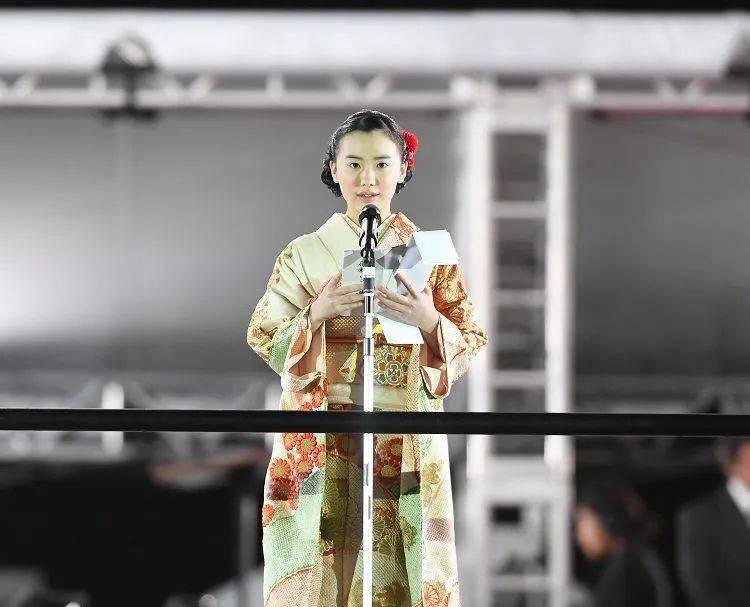 “亚洲最萌女孩”长大了!6岁出道,如今17岁被嘲长残