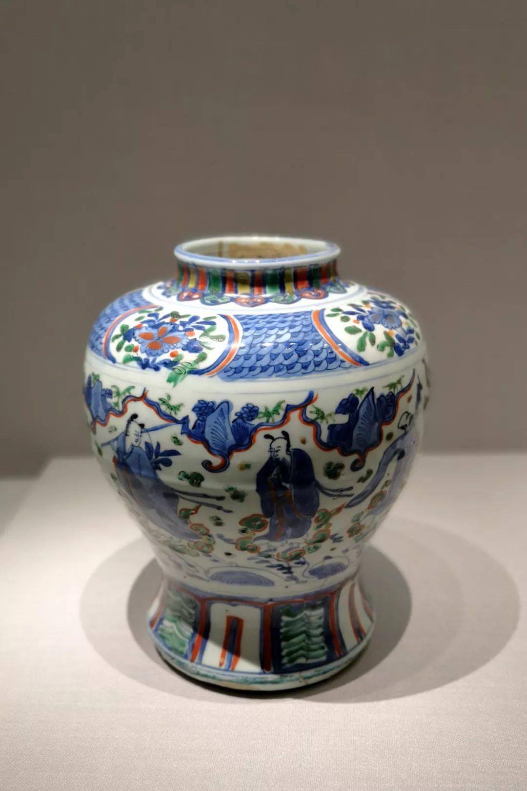 明代嘉靖万历瓷器颇具时代特色