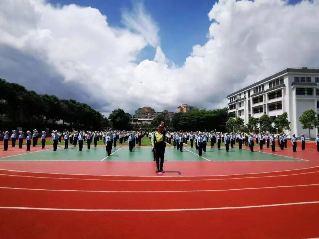 英姿飒爽石岐体育路学校少年交警队成立